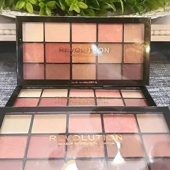 Revolution Iconic 3.0 Palette - Picture 1 of 2